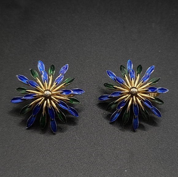 Trifari Jewelry - Vintage Crown trifari clip on earrings
